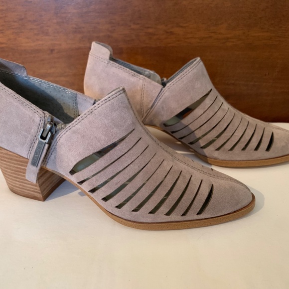 1.State Arnet Taupe Leather Cutout Ankle Booties Size 6M - Picture 4 of 16